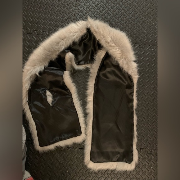 Bridal Wrap Shaul fake fur light gray color - Picture 6 of 13